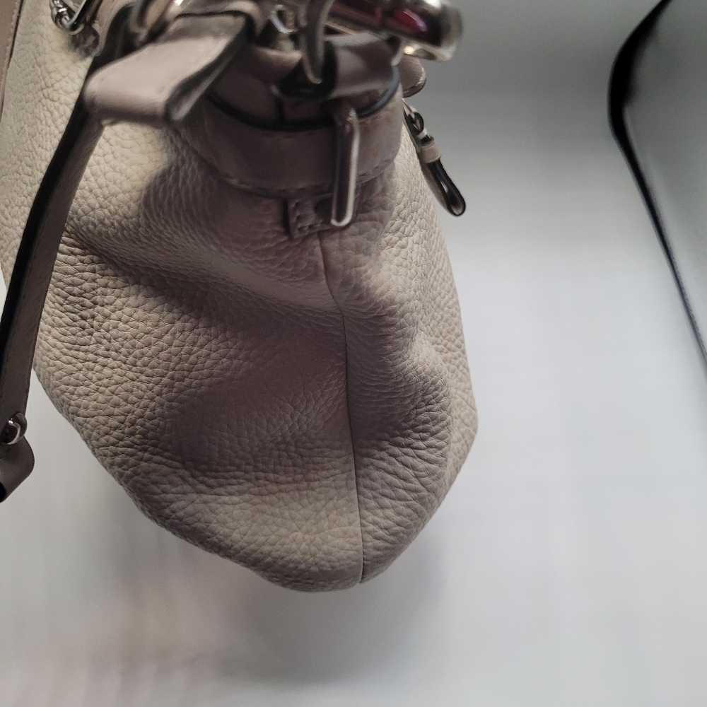 Coach signature leather handbag with hang tags - Picture 11 of 14